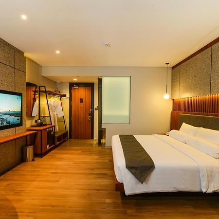 Nata Azana Hotel Solo Екстериор снимка
