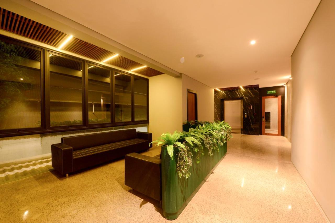 Nata Azana Hotel Solo Екстериор снимка