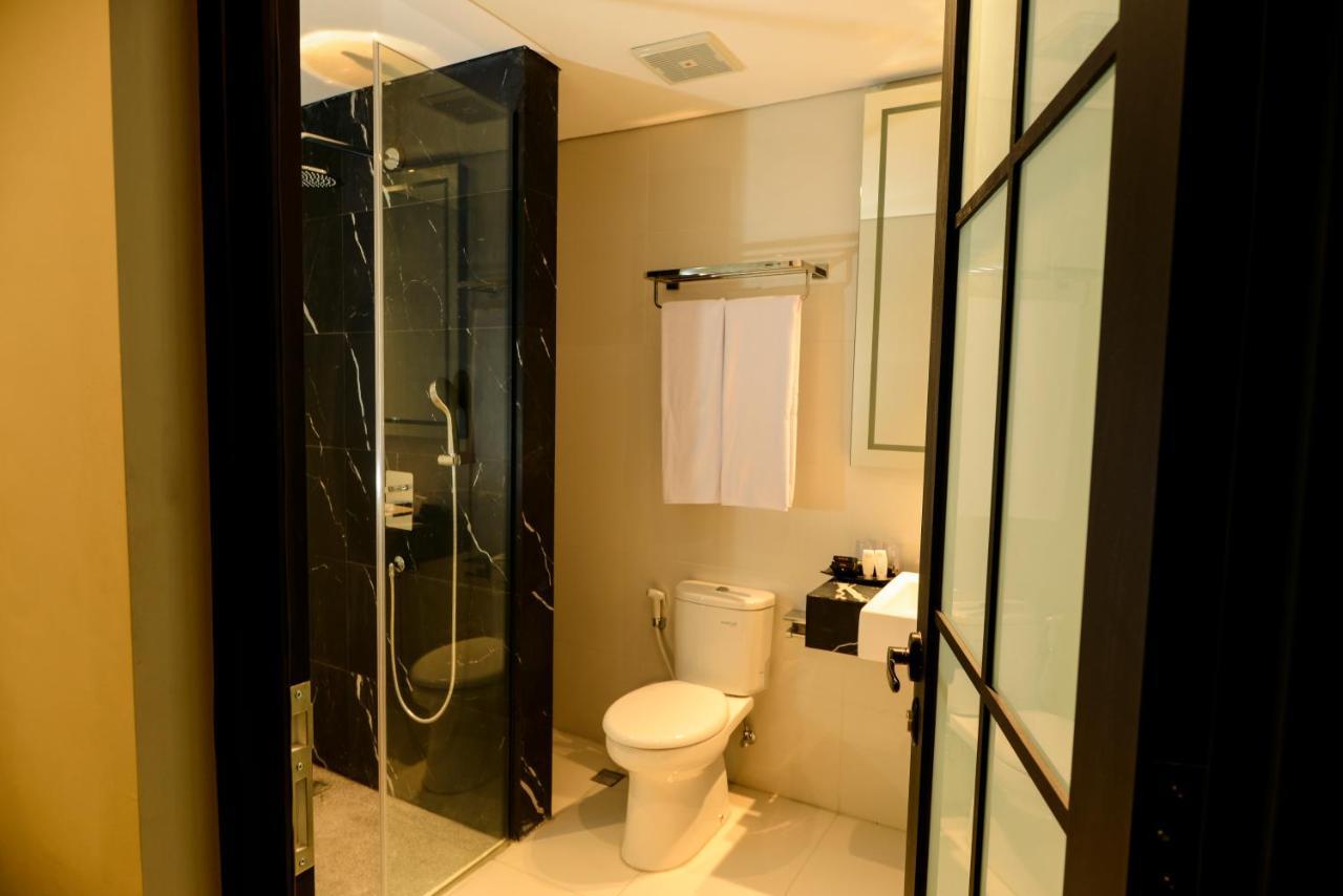 Nata Azana Hotel Solo Екстериор снимка