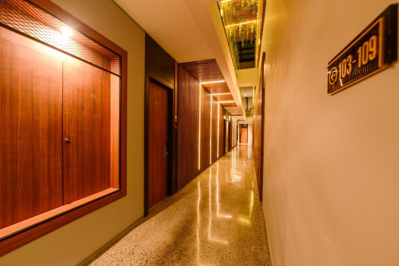 Nata Azana Hotel Solo Екстериор снимка