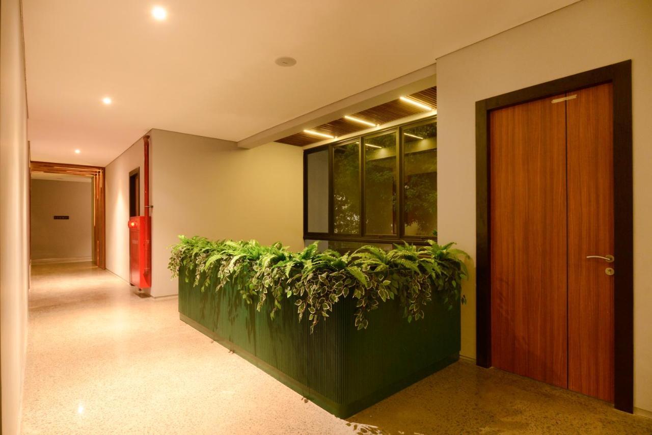 Nata Azana Hotel Solo Екстериор снимка