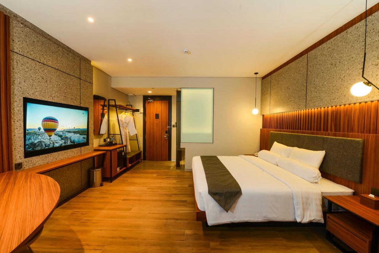 Nata Azana Hotel Solo Екстериор снимка
