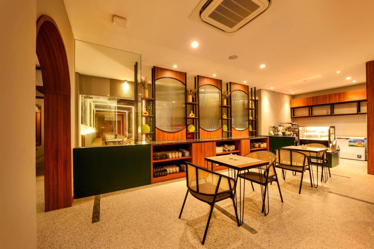 Nata Azana Hotel Solo Екстериор снимка