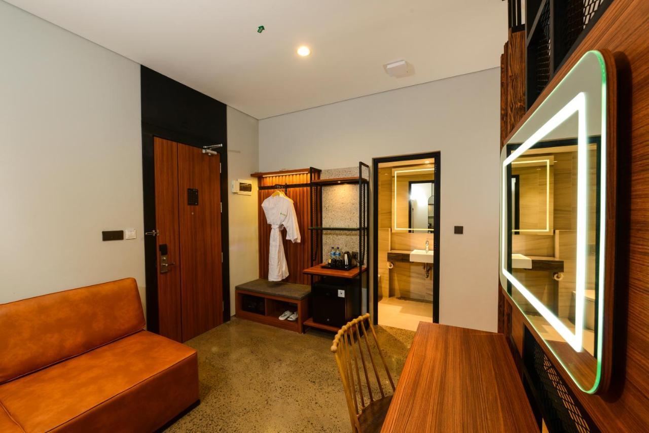 Nata Azana Hotel Solo Екстериор снимка
