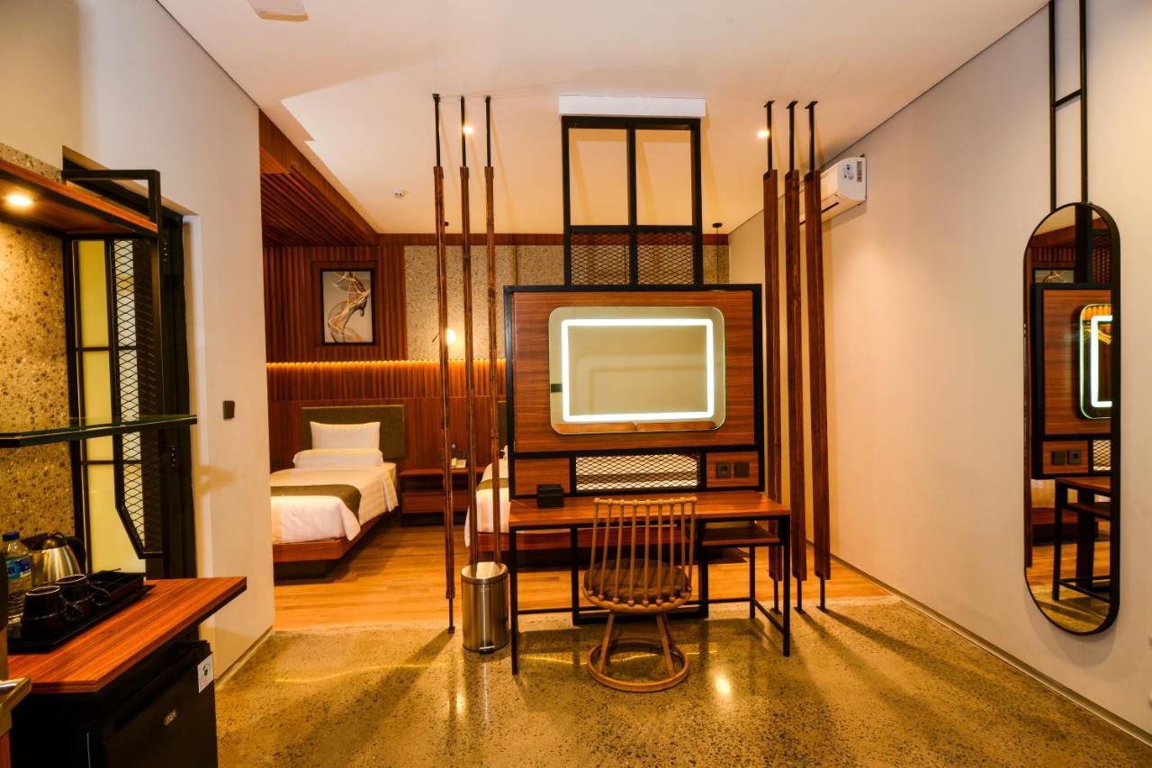 Nata Azana Hotel Solo Екстериор снимка