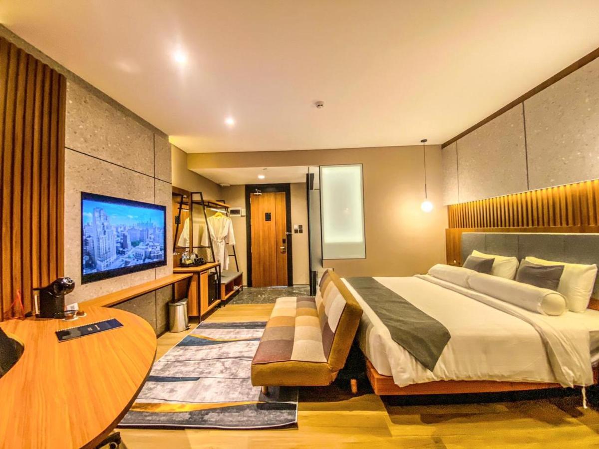 Nata Azana Hotel Solo Екстериор снимка