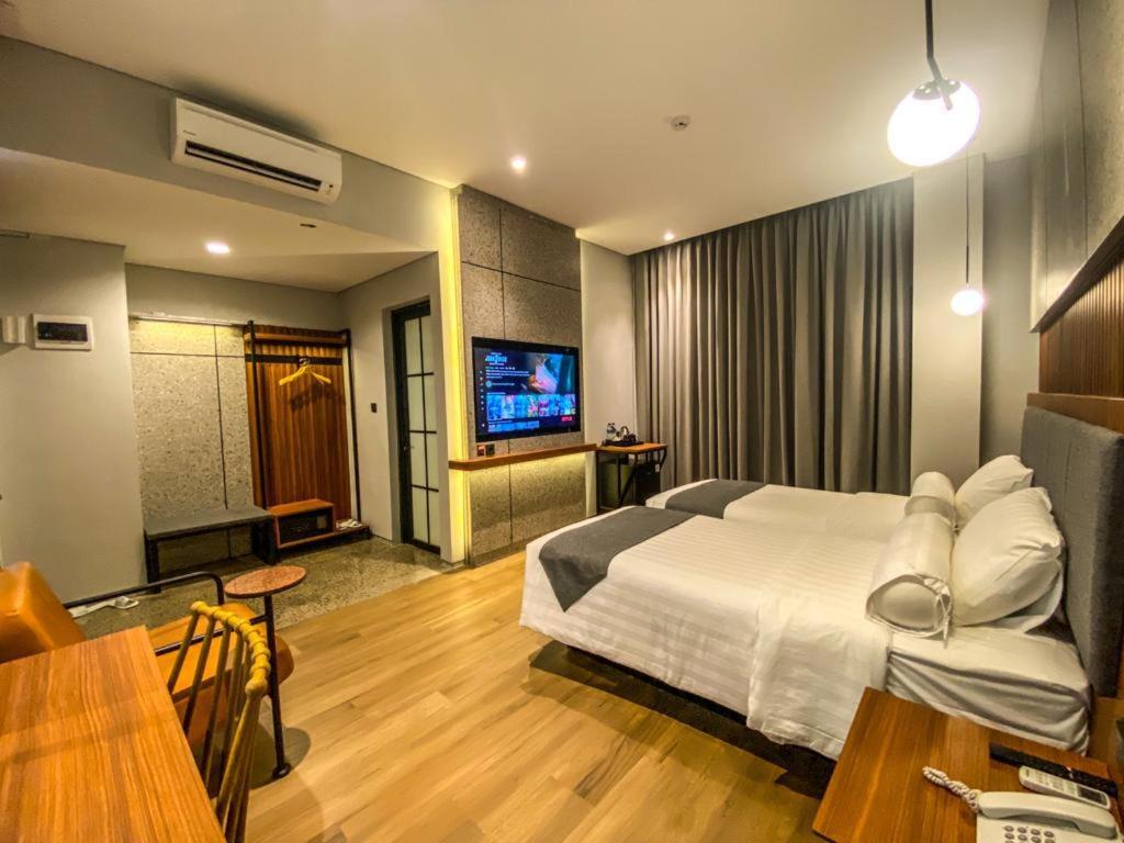 Nata Azana Hotel Solo Екстериор снимка