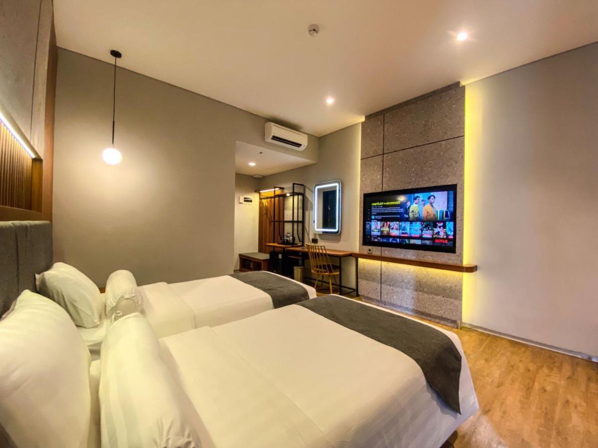 Nata Azana Hotel Solo Екстериор снимка