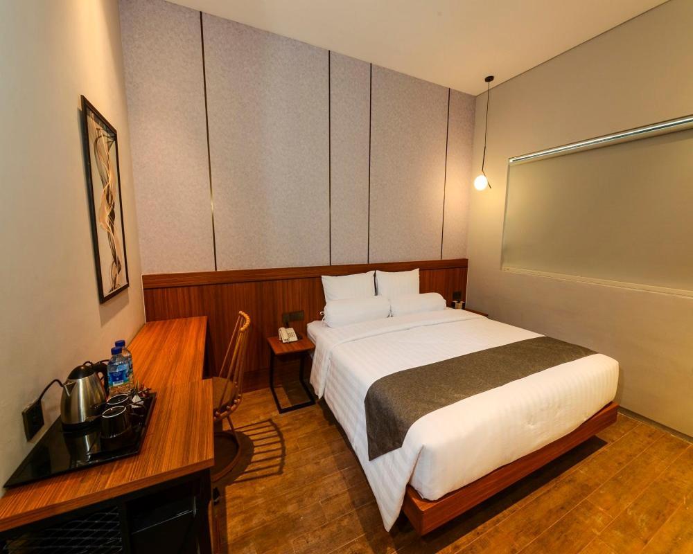 Nata Azana Hotel Solo Екстериор снимка