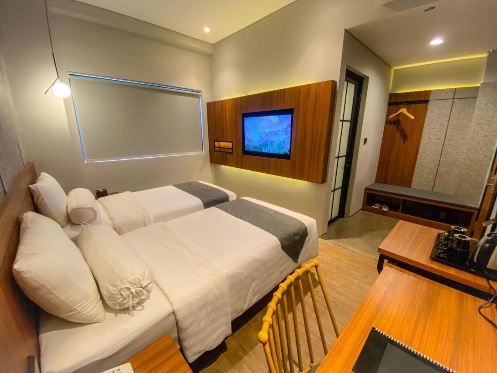 Nata Azana Hotel Solo Екстериор снимка