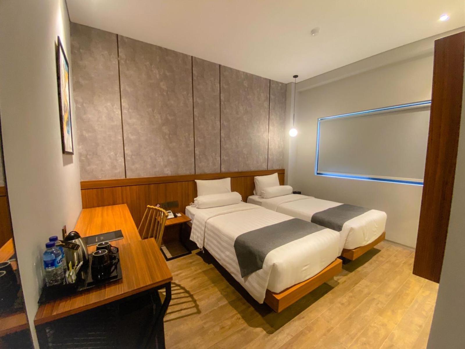 Nata Azana Hotel Solo Екстериор снимка